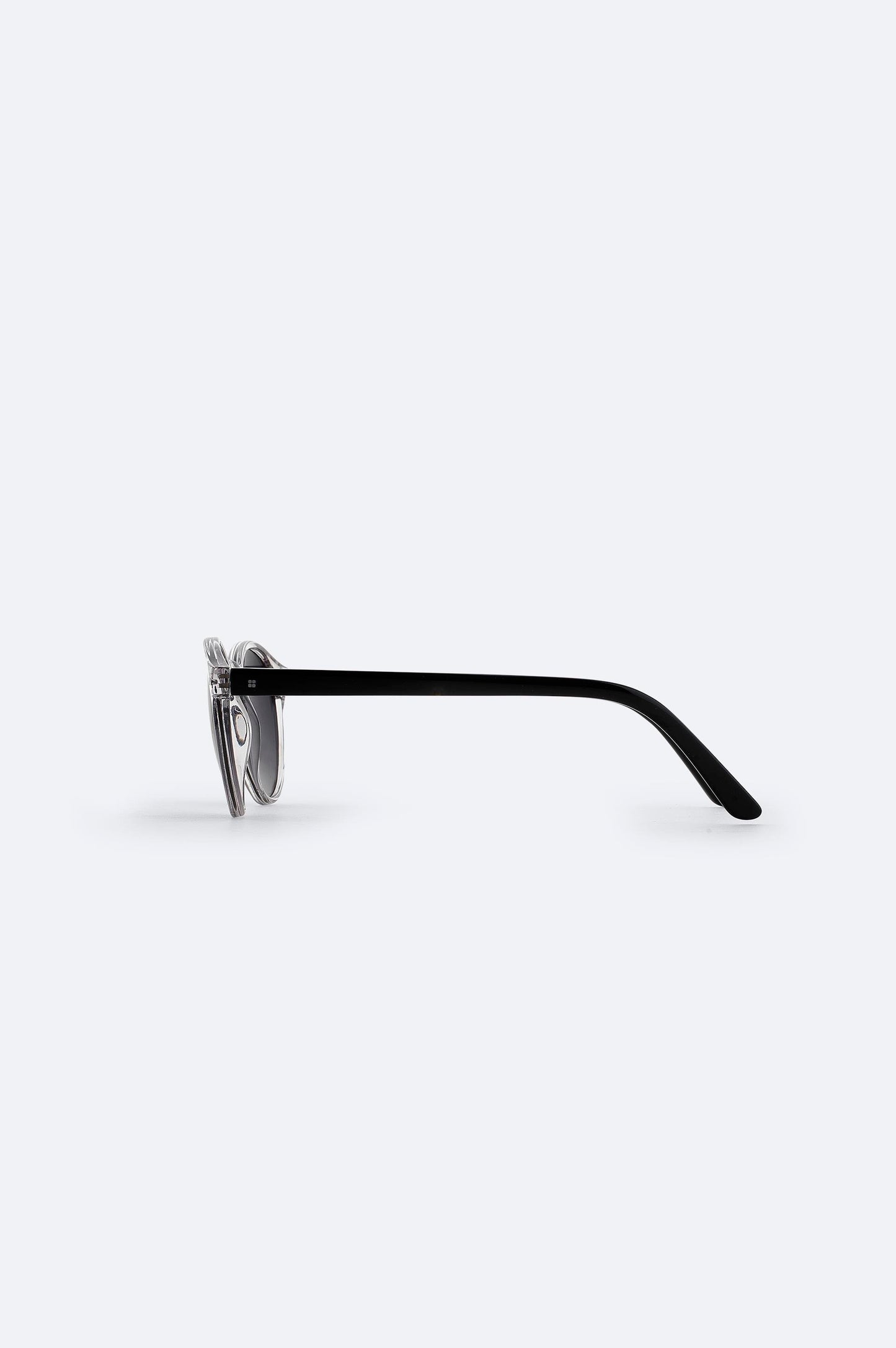 Side temple view of Swiftyle’s gray polarized UV400 sunglasses