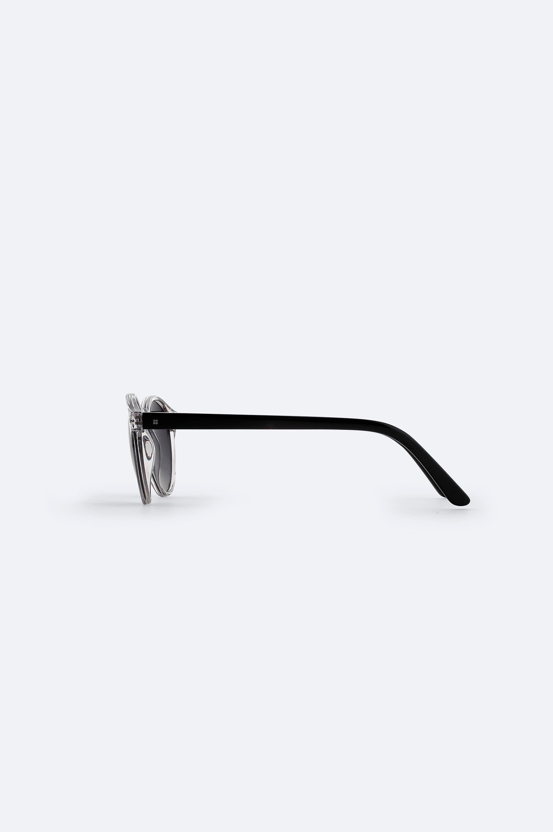 Side temple view of Swiftyle’s gray polarized UV400 sunglasses