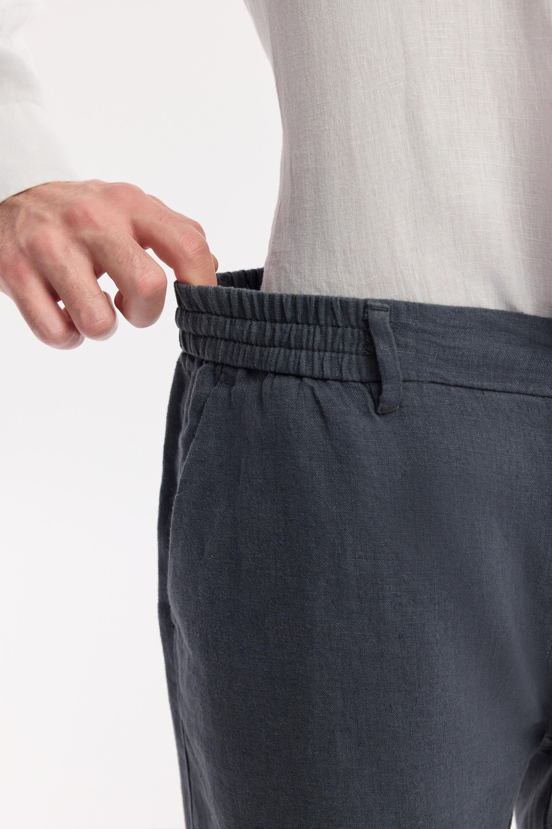 Elastic waistband detail of Swiftyle Anthracite Linen Shorts