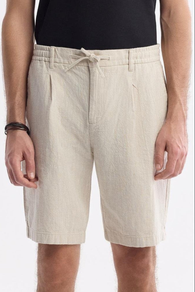 Men’s beige linen shorts with drawstring waist – front view close-up