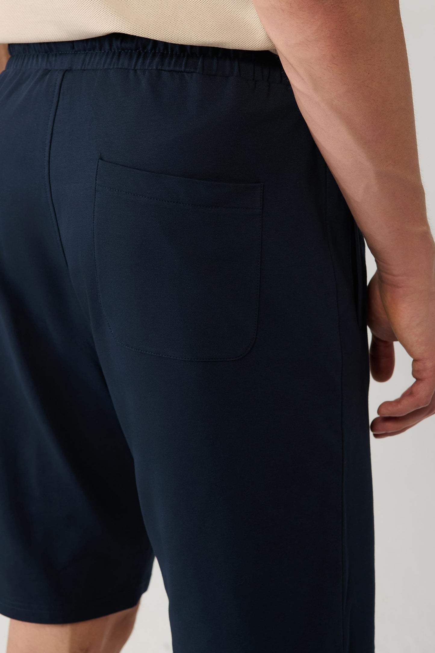 Detailed back pocket close-up of navy cotton shorts – Swiftyle