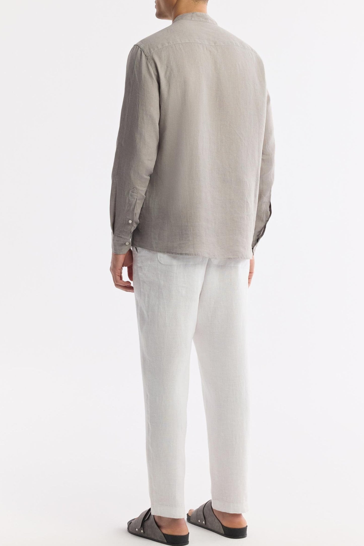 Back view of men’s relaxed-fit gray grandad collar linen shirt