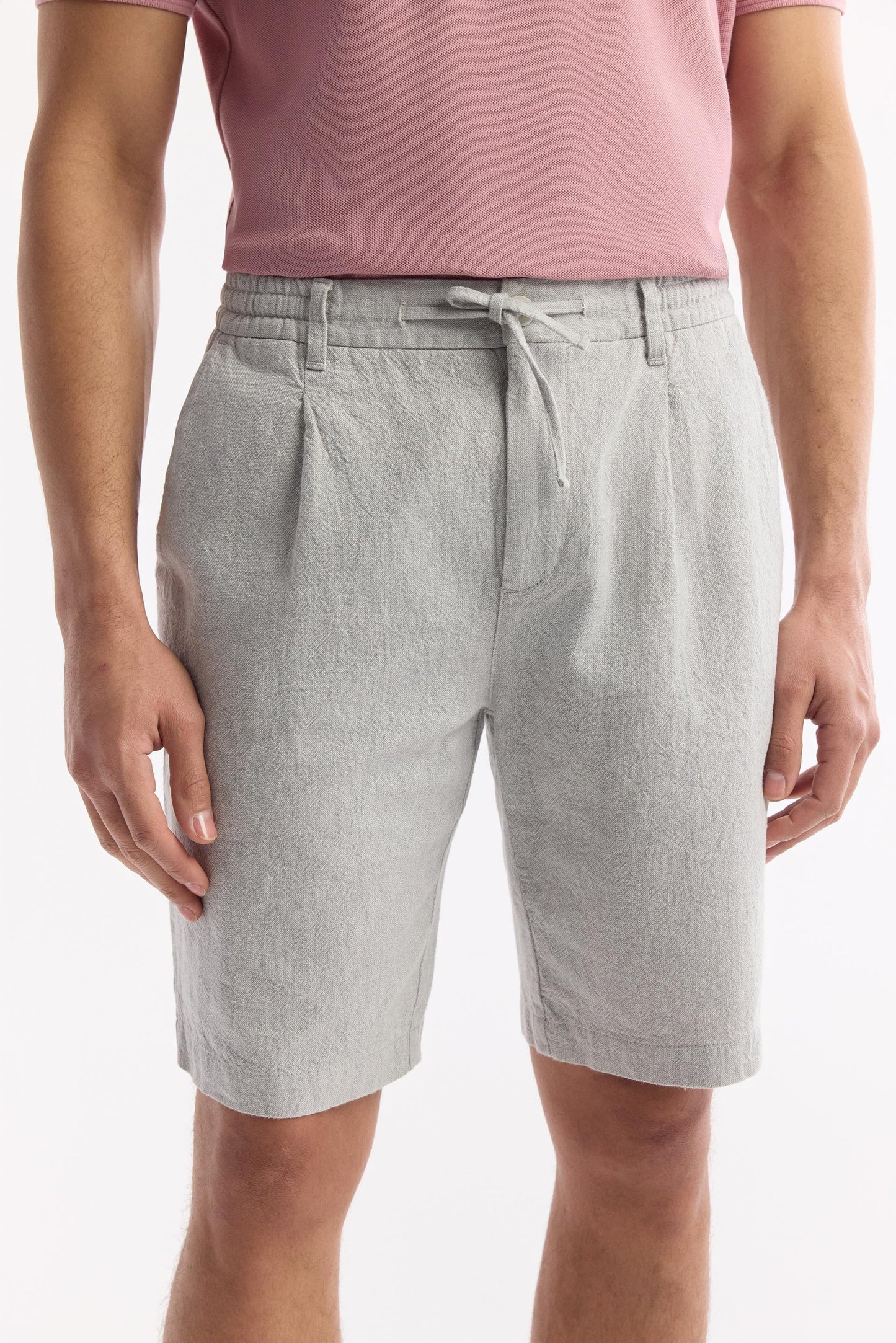 Close-up of drawstring waist and pleats on gray linen shorts – Swiftyle